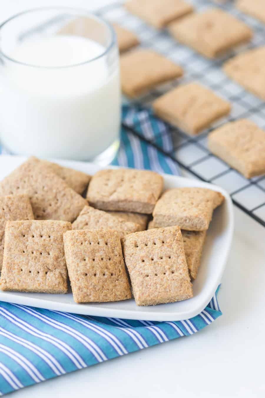 Homemade Graham Crackers Recipe (with White and Wheat Flours)