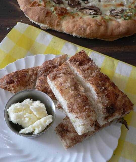 Just in time for pizza night: homemade cinnamon sticks! These are SO good. They taste like Pizza Hut’s cinnamon sticks but not as greasy on the bottom.