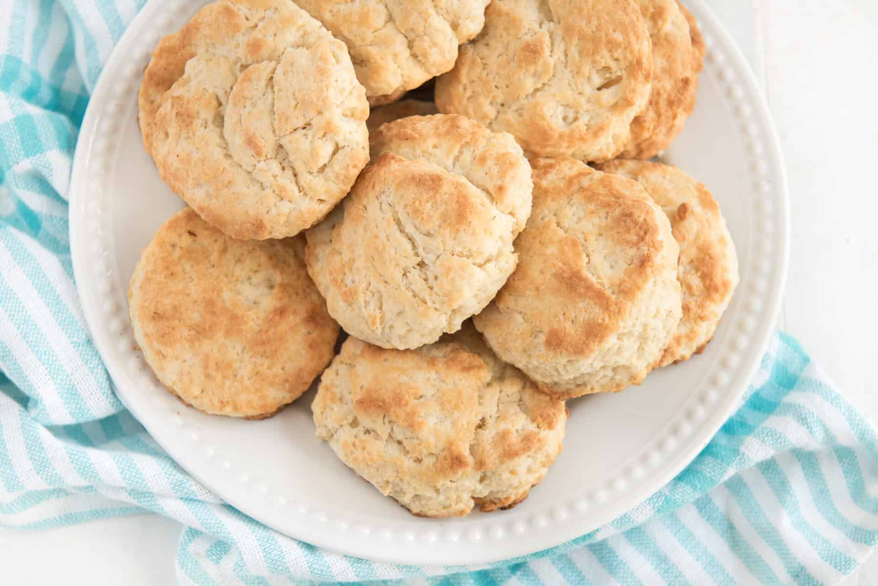 The best butter biscuit recipe EVER, perfect for lazy mornings lounging around the house when all you want is a cozy, comforting breakfast! This is a no-fuss recipe with simple instructions that anyone can make with ease, and they come out fluffy and flaky every time. #biscuits #butterbiscuits #biscuitrecipe #biscuit #homemadebiscuits