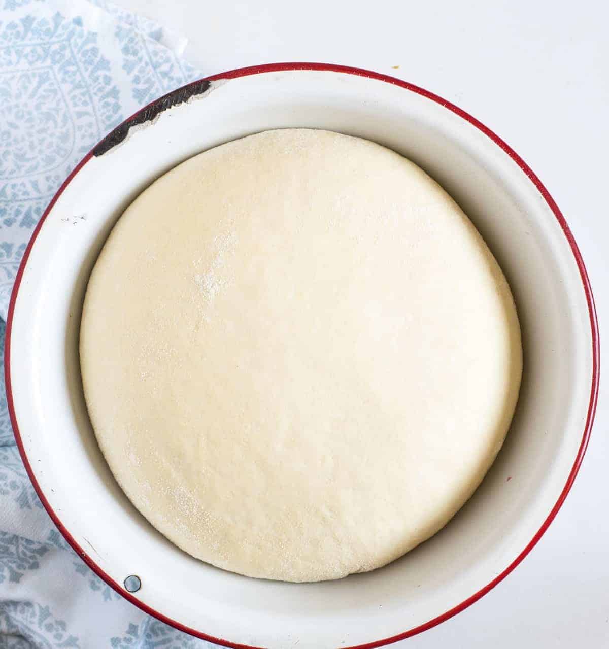 The best easy pizza dough recipes is made with only 6 simple ingredients and comes together in about 10 minutes. We use this dough for everything from traditional pizza to bread sticks and more! The best easy pizza dough recipes is made with only 6 simple ingredients and comes together in about 10 minutes. We use this dough for everything from traditional pizza to bread sticks and more!