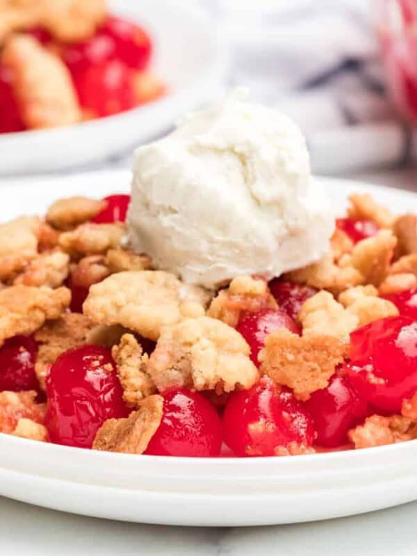 Sweet and tart with the perfect buttery, crumbly topping, homemade cherry crumble is an absolute game changer when it comes to festive and fun summertime dessert.