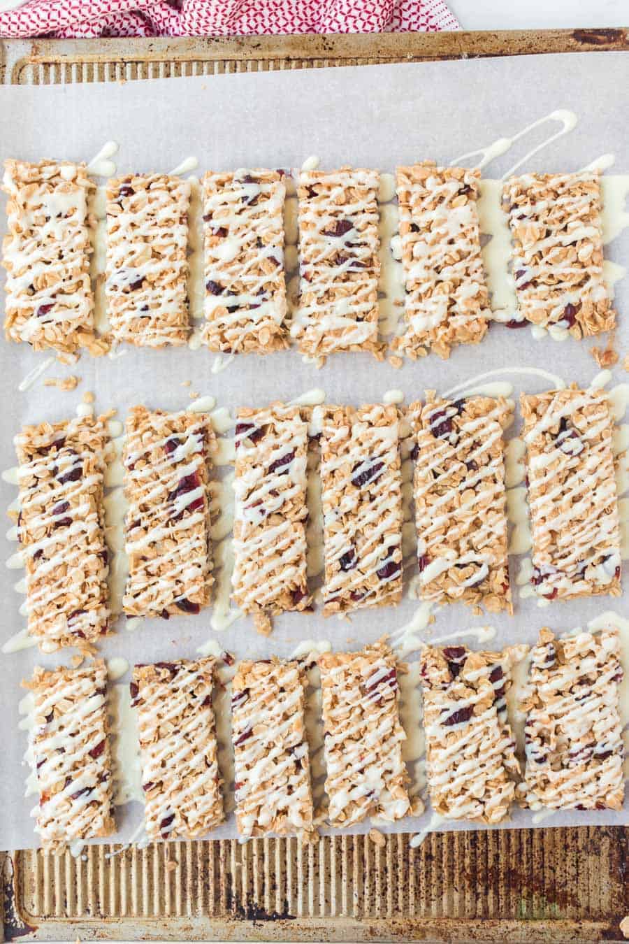 White chocolate and cranberry granola bars are the perfect grab-and-go snack, and they are so simple to make at the beginning of the week to have on the go all week long. I love a granola bar because it's packed with nutrients and vitamins, and these ones taste indulgent even though they're full of nutritious ingredients! #granolabars #homemadegranolabars #cranberrywhitechocolate #proteinbars #snack #homemadesnack #snackrecipes