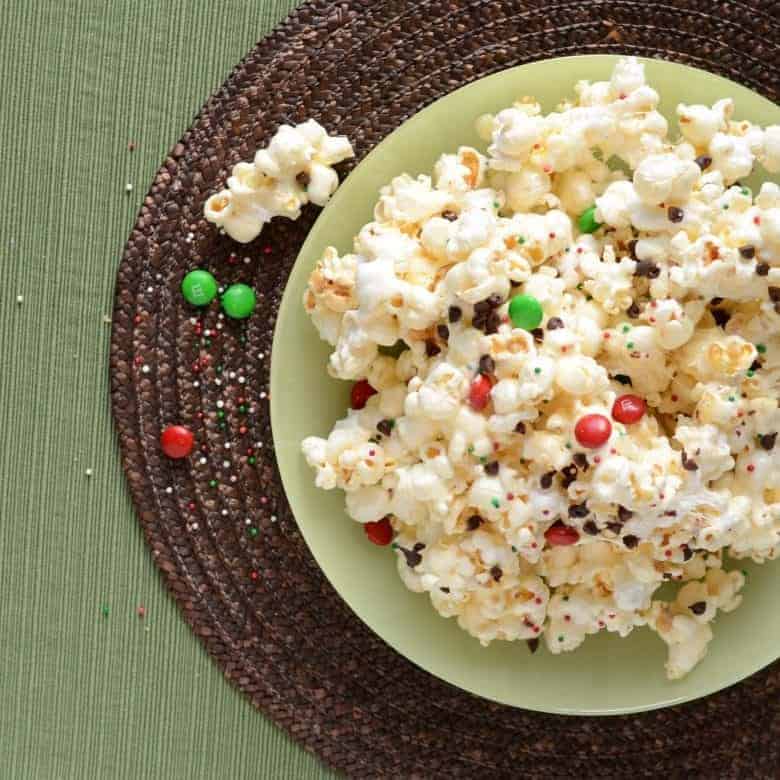 How to Pop Popcorn in a Paper Bag in the Microwave