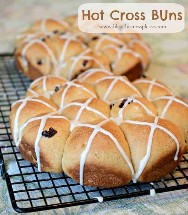 hot cross buns recipe, Whole Wheat Hot Cross Buns recipe, King Arthur Flour recipe, hot cross buns, wheat buns