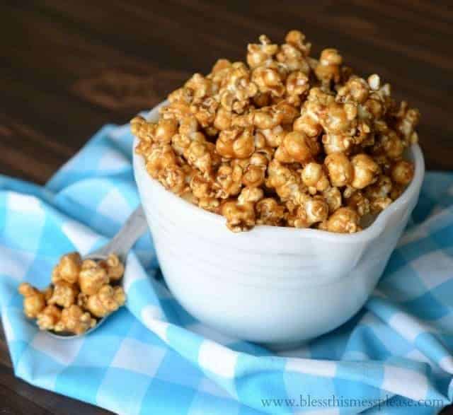rețetă de porumb caramel fără coacere, rețetă de popcorn caramel, rețetă de porumb caramel, porumb ușor de caramel, porumb caramel cu sirop de porumb