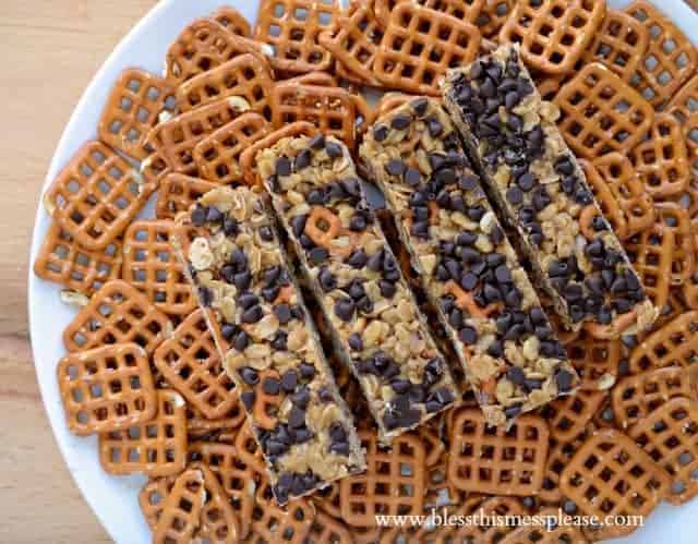 chocolate peanut butter pretzel granola bars, homemade granola bar recipe