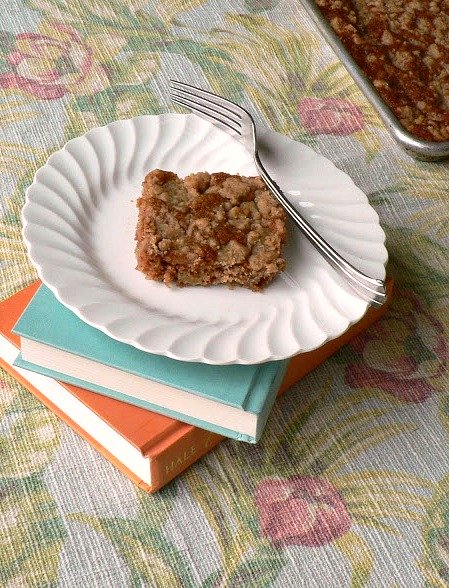 Apple crumb cake, 10 Amazing Apple Recipes just in time for fall!