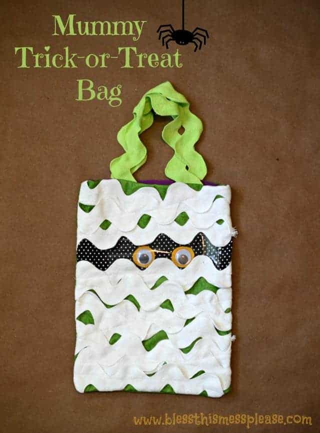 Mummy Trick or Treat Bag by www.blessthismessplease.com