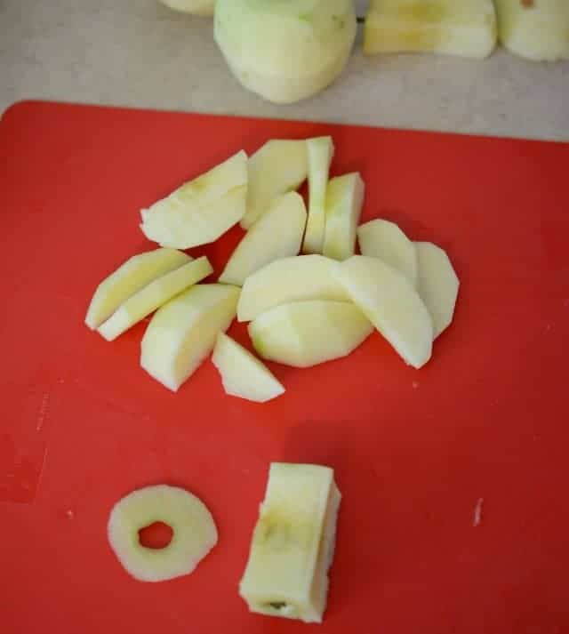 How to cut an apple from www.blessthismessplease.com Are you doing it right?! 