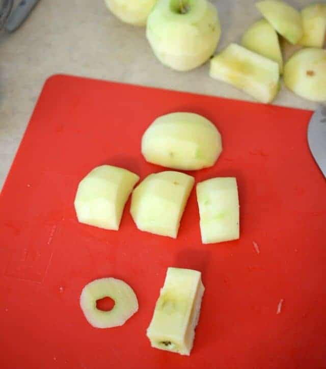 How to cut an apple from www.blessthismessplease.com Are you doing it right?! 