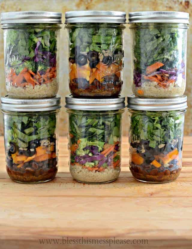 How to whip up those salads in a jar (the do and don't) from www.blessthismessplease.com Salads in glass jars