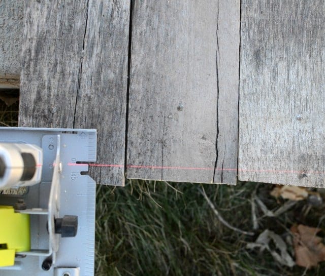 DIY Photo Backdrop from a Pallet