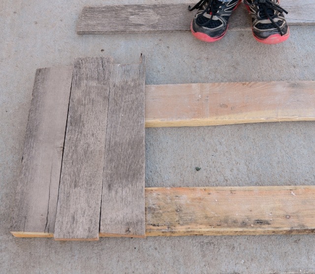 DIY Photo Backdrop from a Pallet