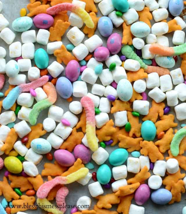 Adorable and Easy Spring Snack Mix