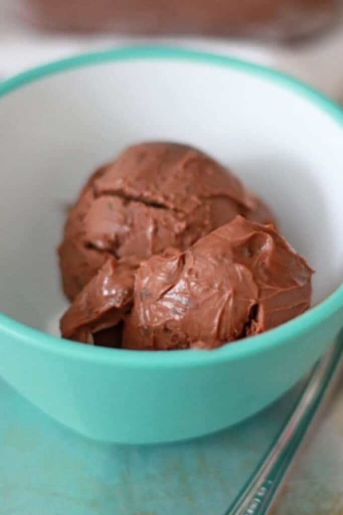 https://www.blessthismessplease.com/wp-content/uploads/2014/07/chocolate-truffle-ice-cream4-1-683x1024.jpg