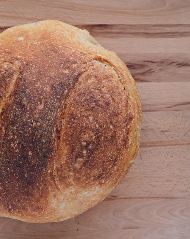 Super Simple No-Knead Bread Super Simple No-Knead Bread using just 4 basic ingredients and some time which makes a super chewy crust with a soft and fluffy middle.