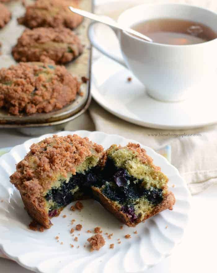 Perfect Blueberry Muffins with Crumb Topping