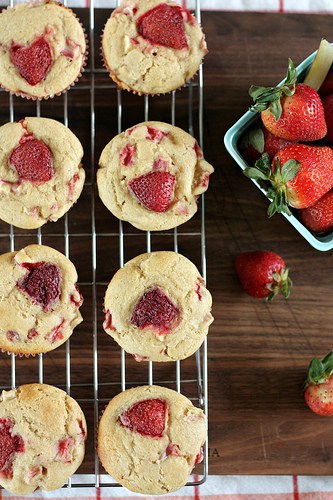 strawberry rhubarb muffins