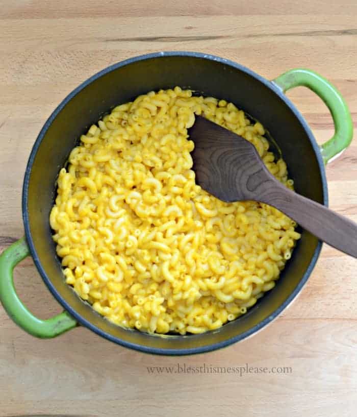 macaroni and cheese in a large green pot