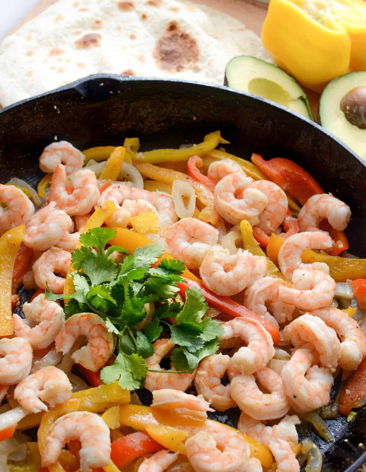 Simple Shrimp Fajita Recipe the whole family will love, done in 20 minutes!
