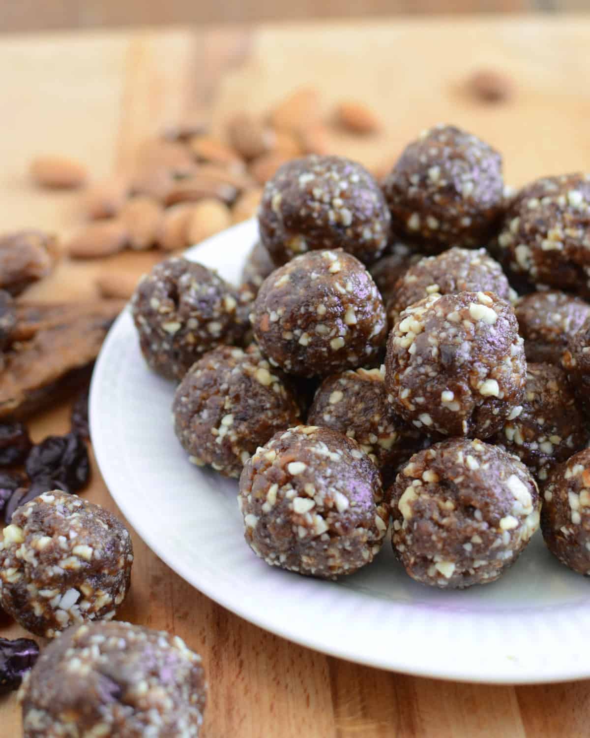 Healthy Cherry Energy Balls (Homemade Cherry Pie Larabars)