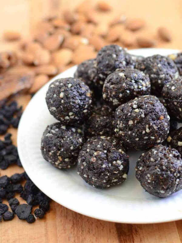 Blueberry Bliss Balls are the best clean eating snack recipe that's full of protein and good fat! Made with whole foods and tastes great!