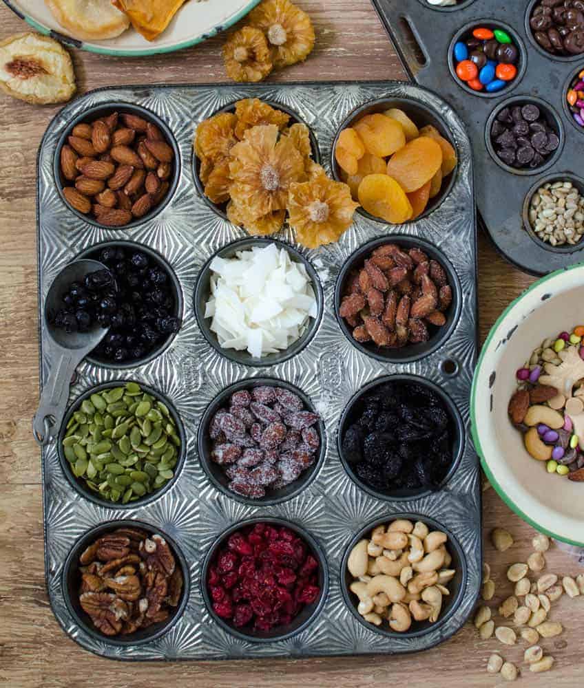 készítsen DIY Trail Mix állomást a gyerekeknek