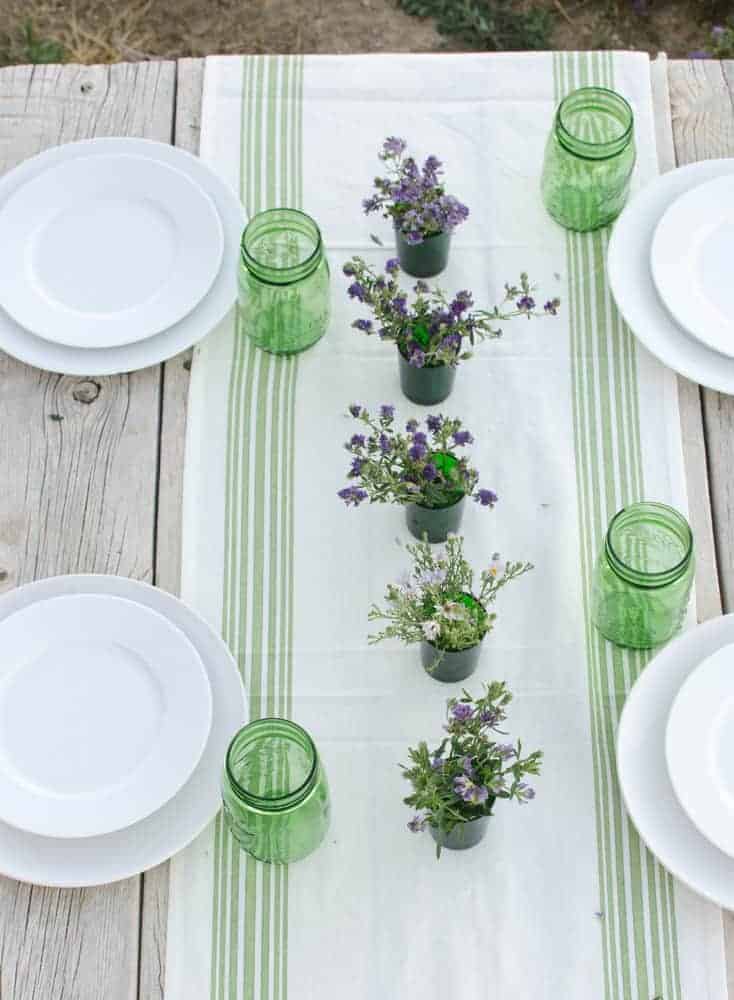 Simple party decor ideas for a summer dinner party!