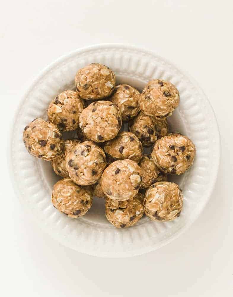 Peanut Butter Chocolate Chip Oatmeal Energy Bites