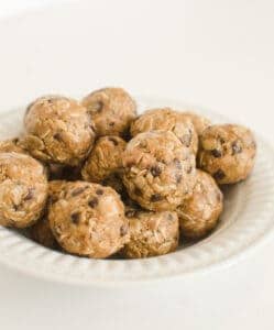 No Bake Peanut Butter Chocolate Chip Oatmeal Energy Balls