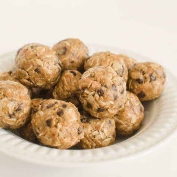 Easy, no-bake energy ball recipe perfect for snacks, lunch boxes & post-workout recovery. Tasty bites made with peanut butter, chocolate chips & oatmeal!