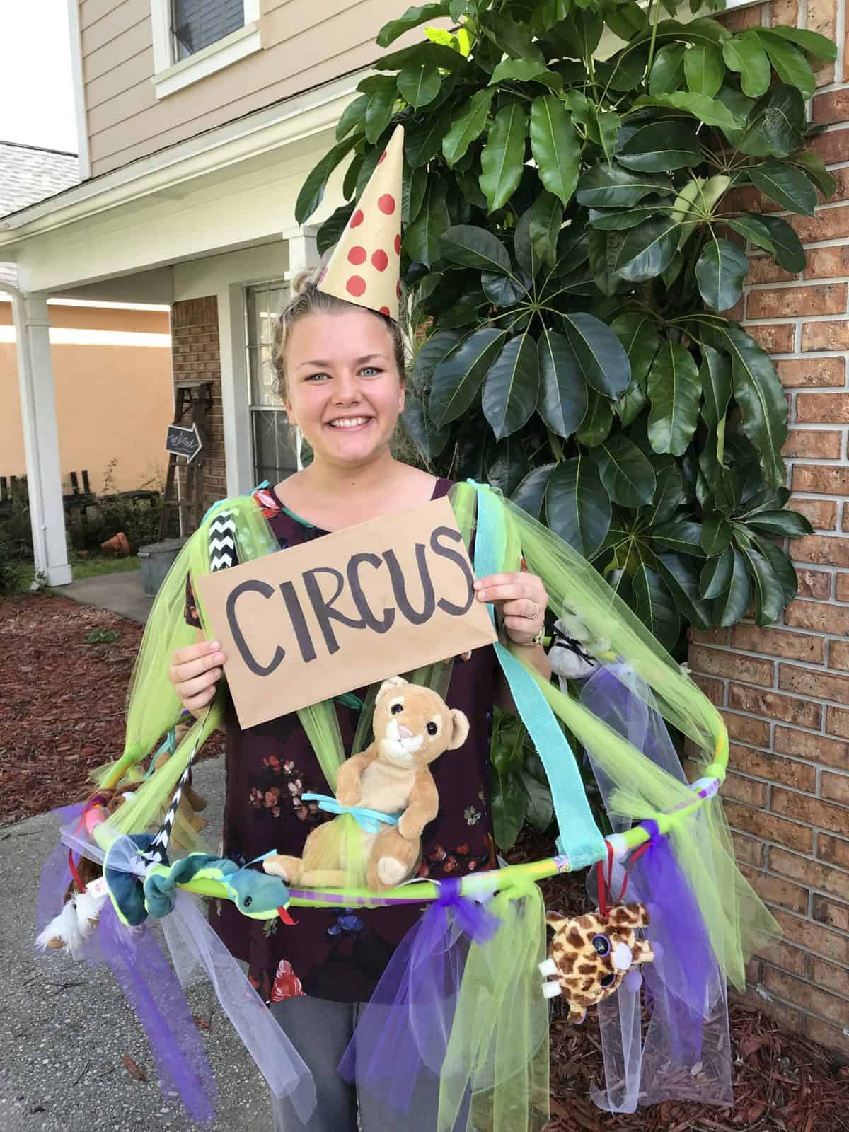 Cheap DIY Halloween costume ideas that are super quick, easy, and very inexpensive to make! Cheap DIY Halloween costume ideas that are super quick, easy, and very inexpensive to make!