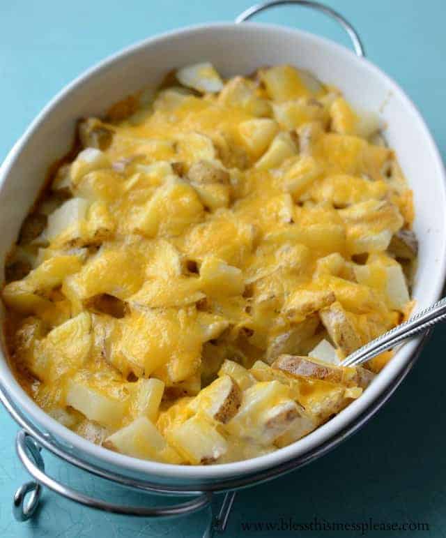 Pioneer Woman's Potatoes au Gratin are made with whole potatoes (no peeling), cream, butter & cheese. Done in less than an hour. Such an easy potato recipe!