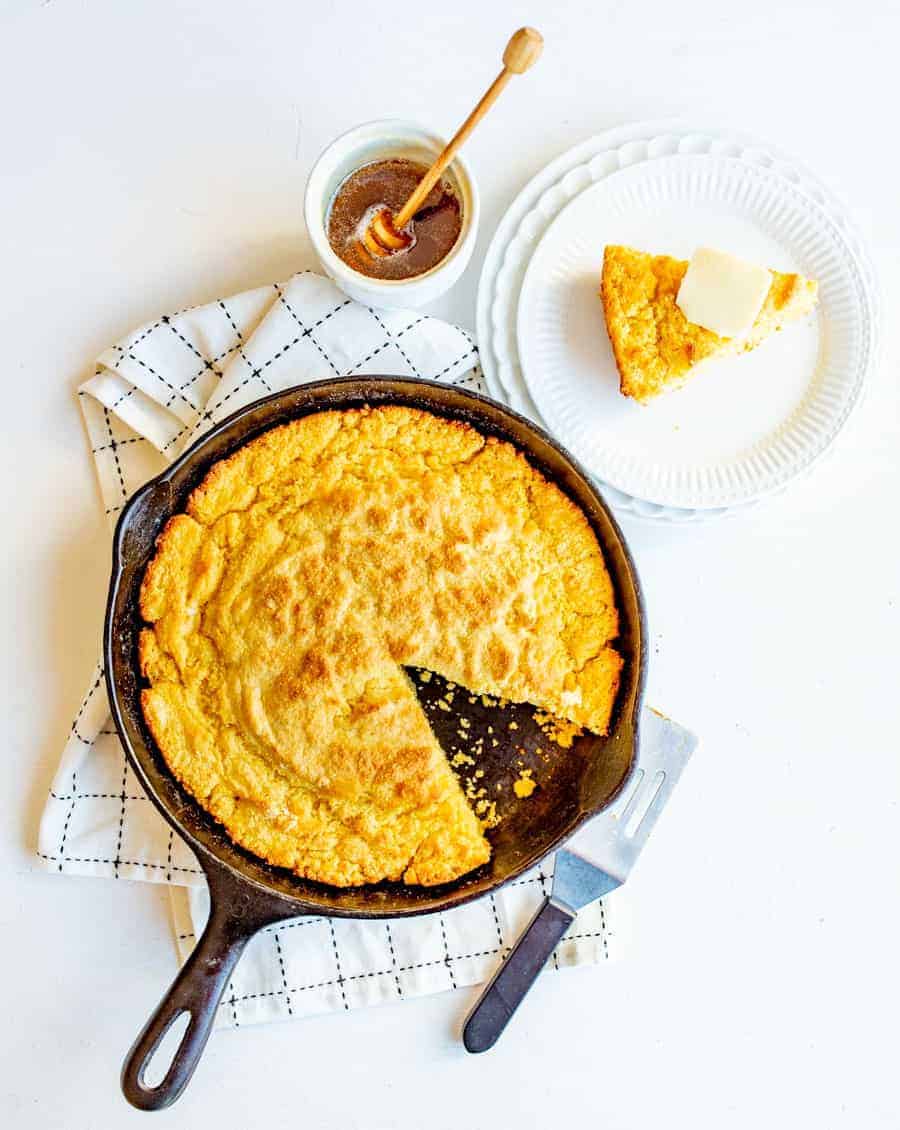 Easy Skillet Cornbread Recipe