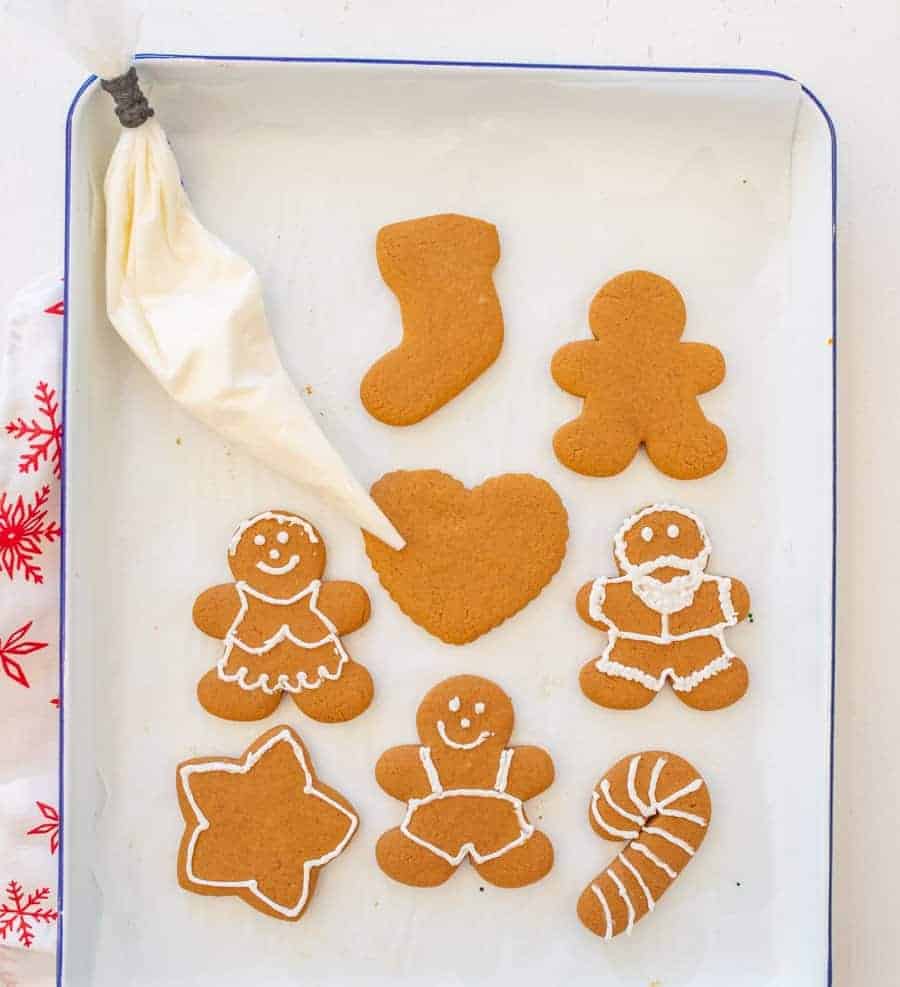 6 Simple Ways to Decorate Gingerbread Cookies — Bless this Mess