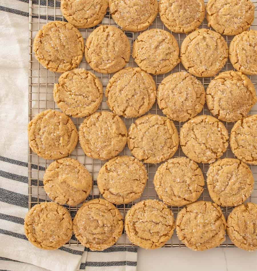 Batch of peanut butter cookies on a baking rack.
