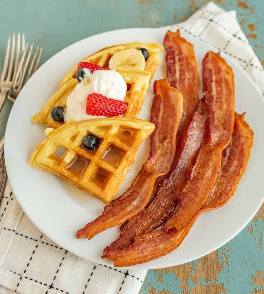 Oven Bacon (in a cast iron skillet!) 🥓 - Cast Iron Keto