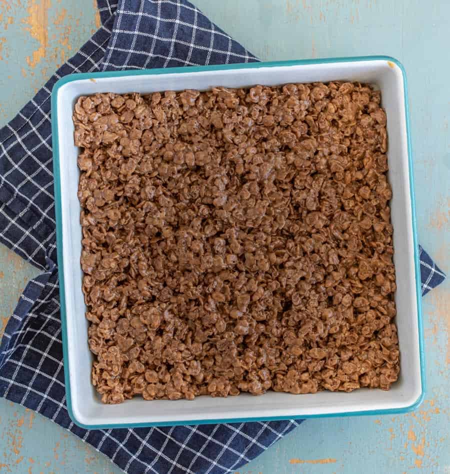 These Peanut Butter Chocolate Rice Crispy Treats are a rich take on the classic sweet snacks that peanut butter-chocolate lovers will just adore!