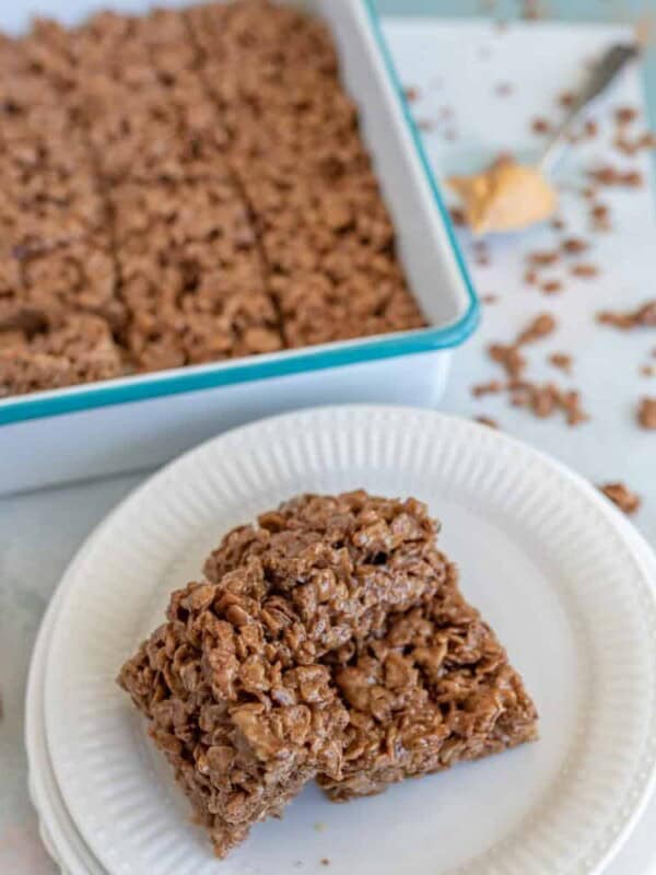 These Peanut Butter Chocolate Rice Crispy Treats are a rich take on the classic sweet snacks that peanut butter-chocolate lovers will just adore!