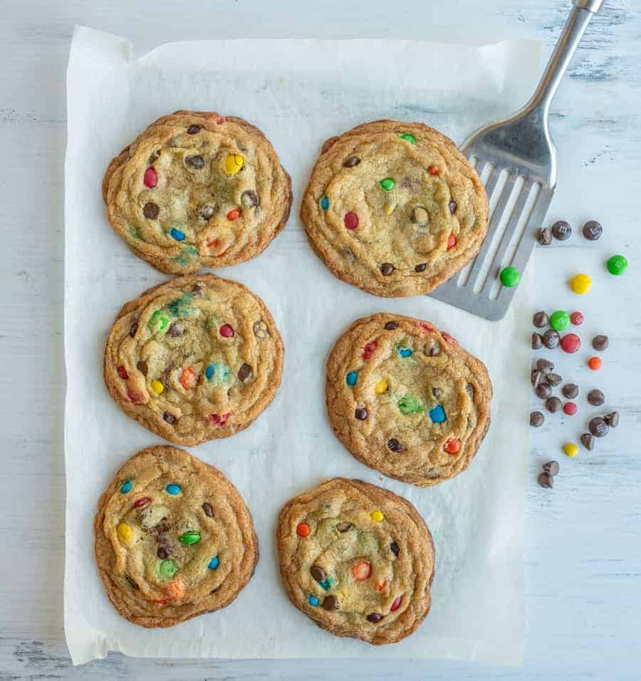 https://www.blessthismessplease.com/wp-content/uploads/2019/06/giant-MM-chocolate-chip-cookies-4-of-7.jpg