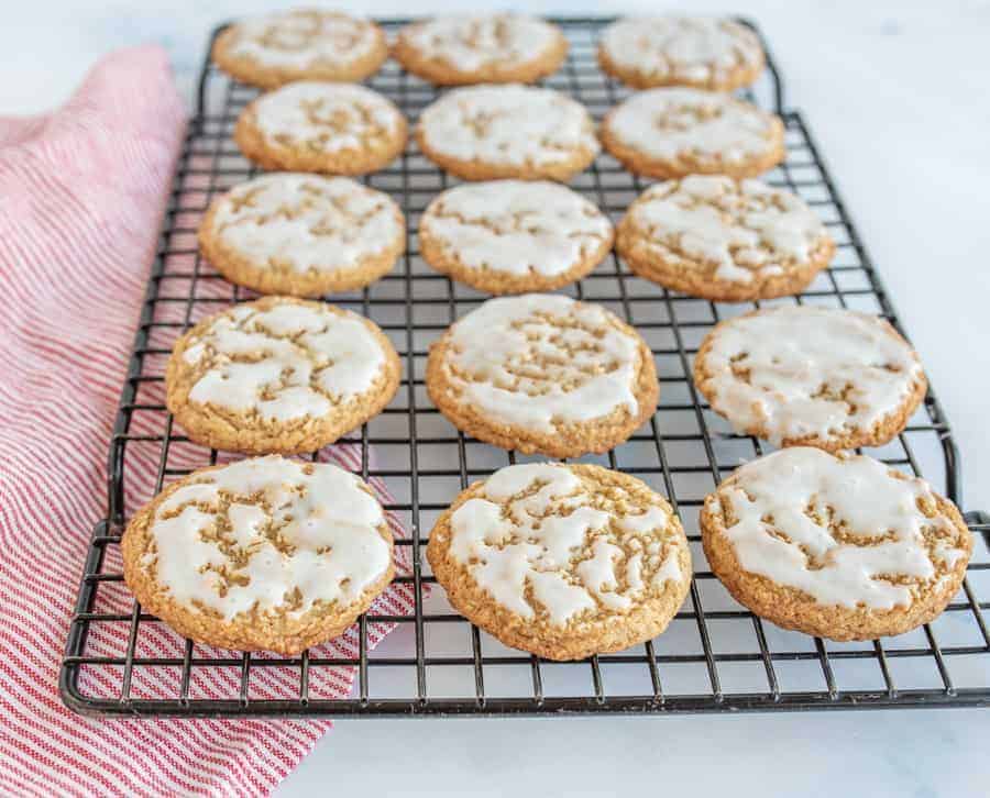 These old fashioned iced oatmeal cookies have a lovely balance of warm spices, milky sweetness, and oatmeal earthiness.