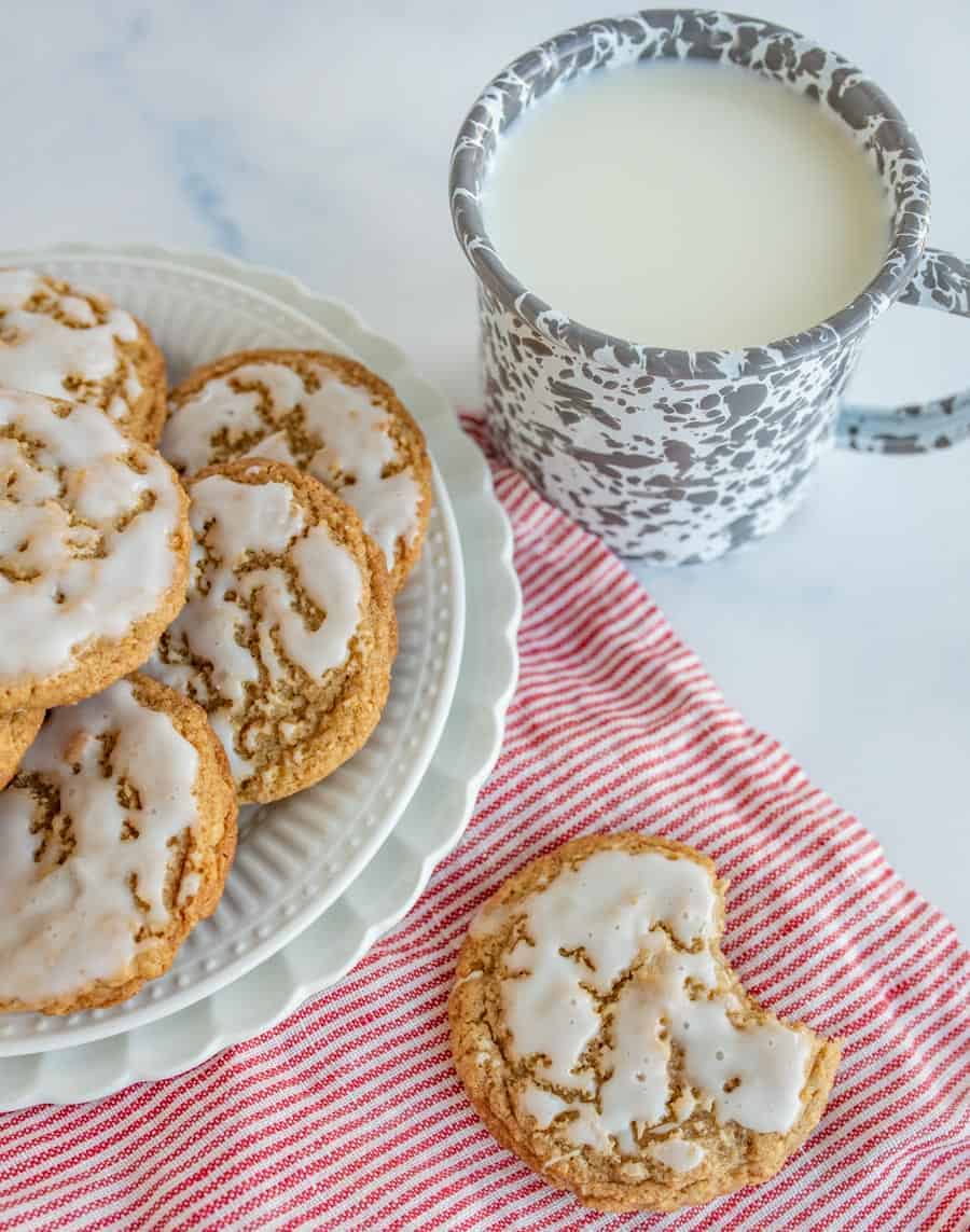 These old fashioned iced oatmeal cookies have a lovely balance of warm spices, milky sweetness, and oatmeal earthiness.