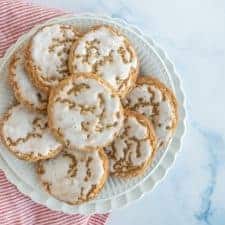 These old fashioned iced oatmeal cookies have a lovely balance of warm spices, milky sweetness, and oatmeal earthiness.