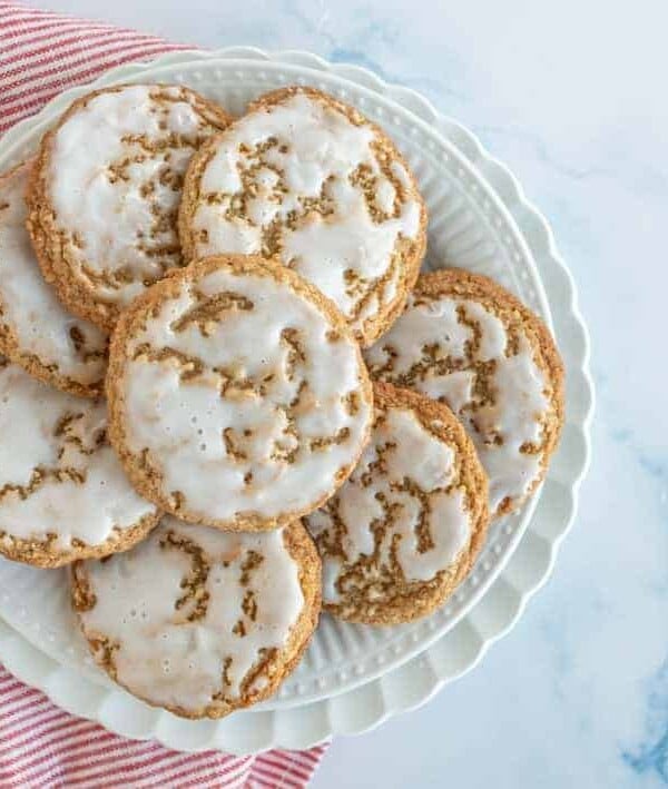 These old fashioned iced oatmeal cookies have a lovely balance of warm spices, milky sweetness, and oatmeal earthiness.