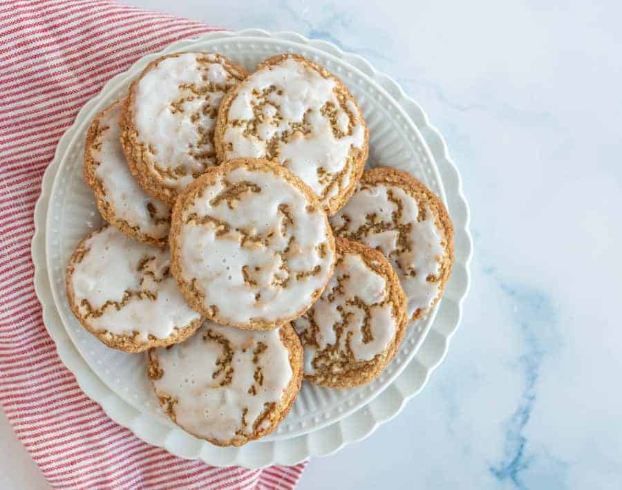 These old fashioned iced oatmeal cookies have a lovely balance of warm spices, milky sweetness, and oatmeal earthiness.