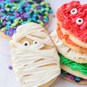 mummy decorated sugar cookie