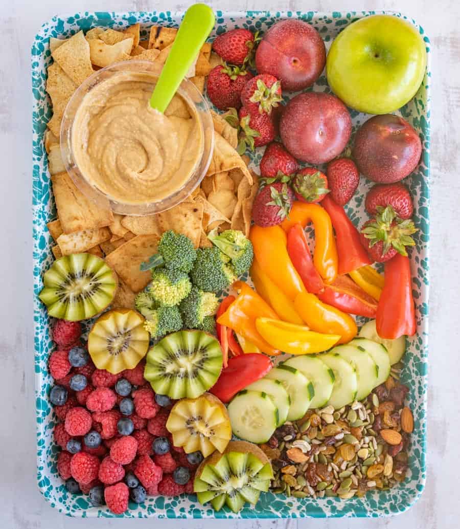 The perfect fridge and pantry clean out! The after school snack tray is a great way to feed hungry kiddos and clear out some space in your kitchen. #snacktray #snack #afterschool #snackideas