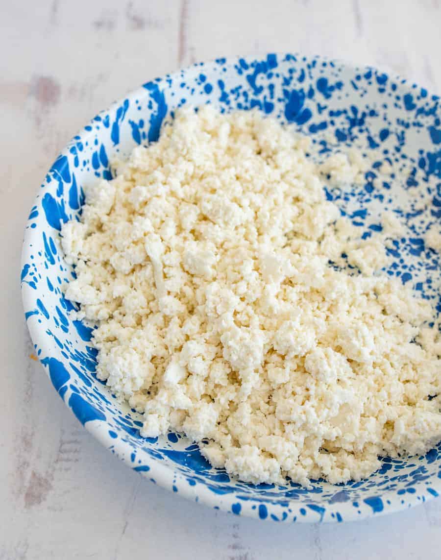 Yep, you can make homemade cottage cheese -- AND it's super simple, fresh, and delicious! #cottagecheese #cottagecheeserecipe #homemadecottagecheese #cheese #homemadecheese