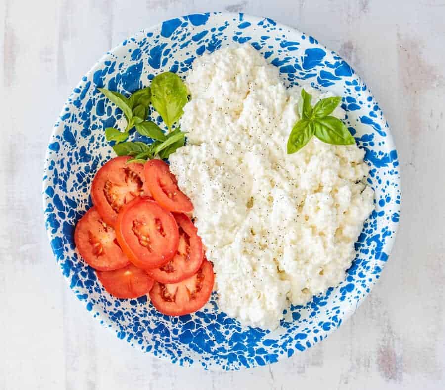 Yep, you can make homemade cottage cheese -- AND it's super simple, fresh, and delicious! #cottagecheese #cottagecheeserecipe #homemadecottagecheese #cheese #homemadecheese