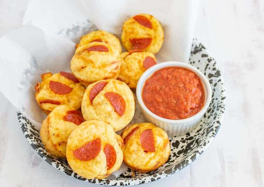 Easy pepperoni pizza muffins bring the delicious and satisfying flavors of pizza to bite-sized snacks you can eat on the go! #pizzamuffins #pepperonipizza #muffins #pepperoni #pepperonipizzamuffins